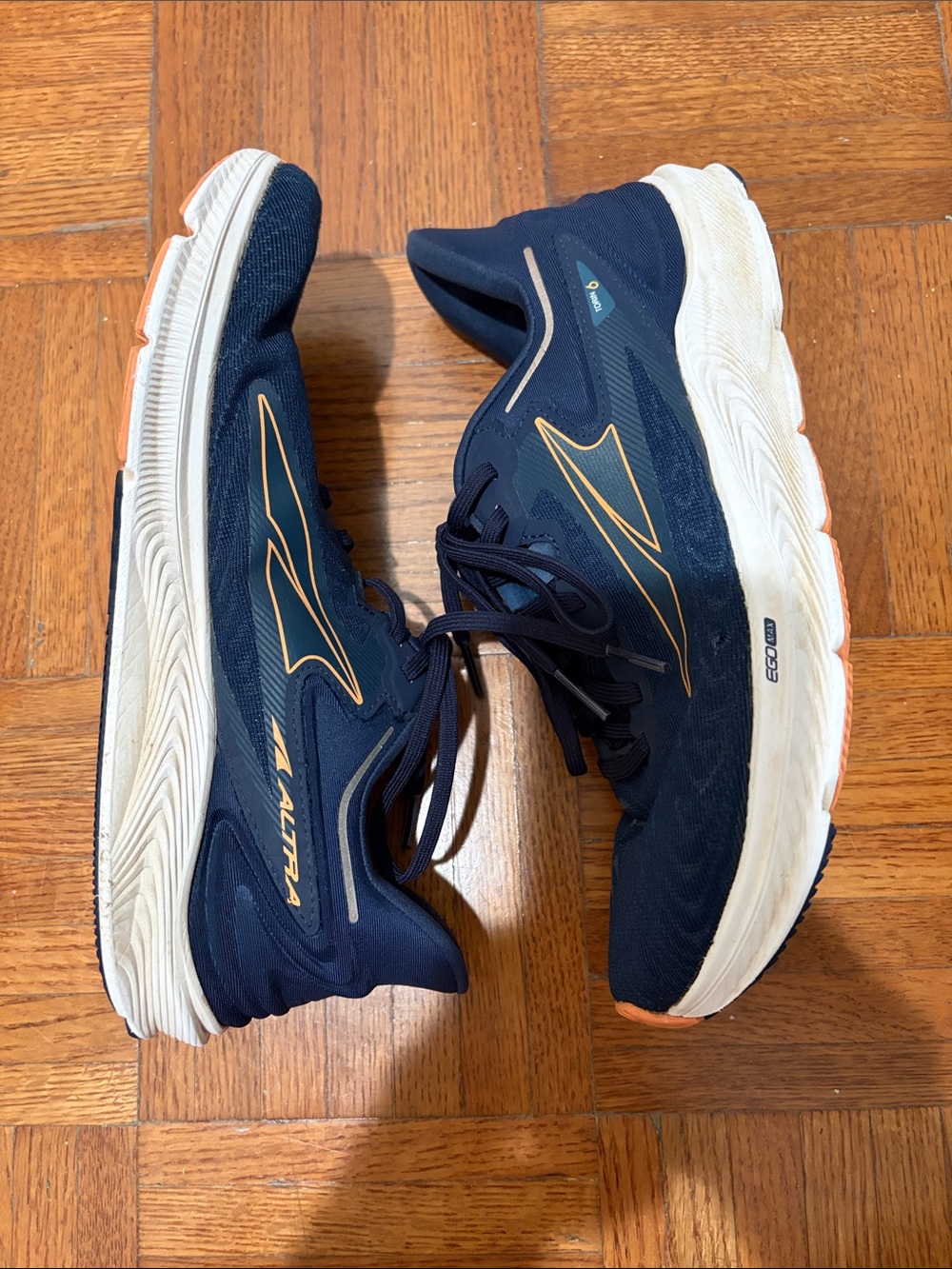 Altra Torin 6 Womens Navy and Pink Running Shoes size 8